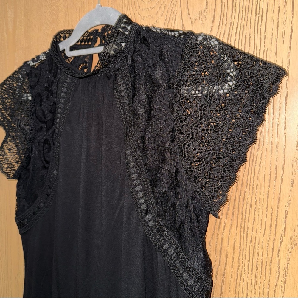 ⬇️Cable & Gauge Black Mock Neck Top with Intricate Lace Design - Picture 2 of 5